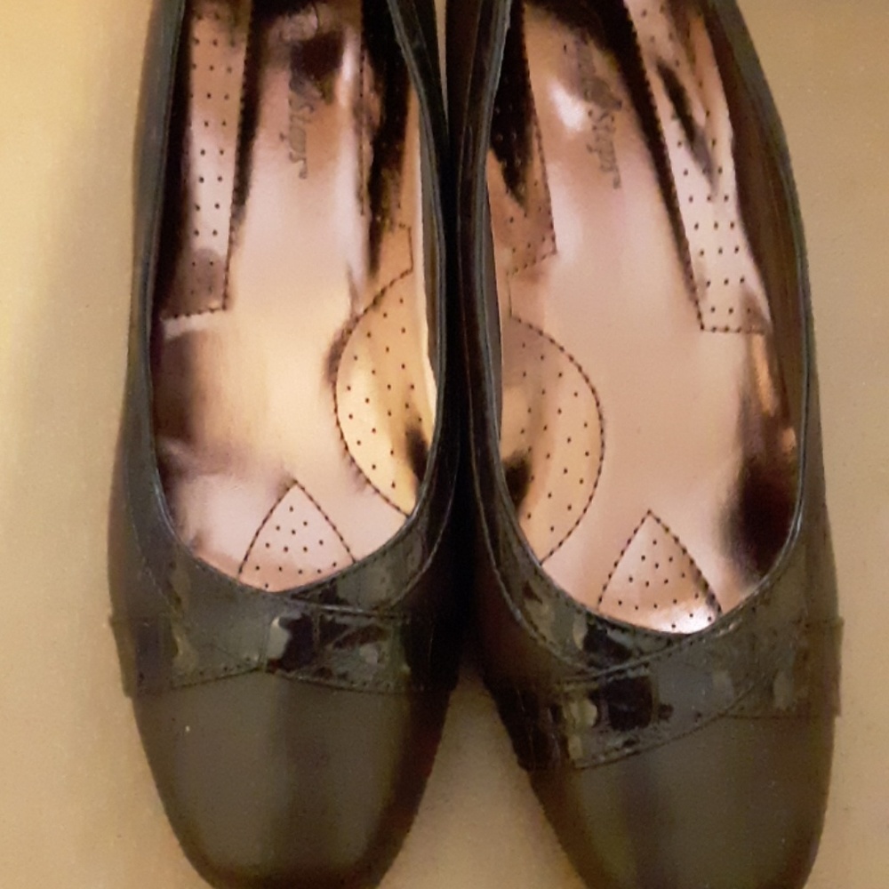shoes - Picture 2 of 3